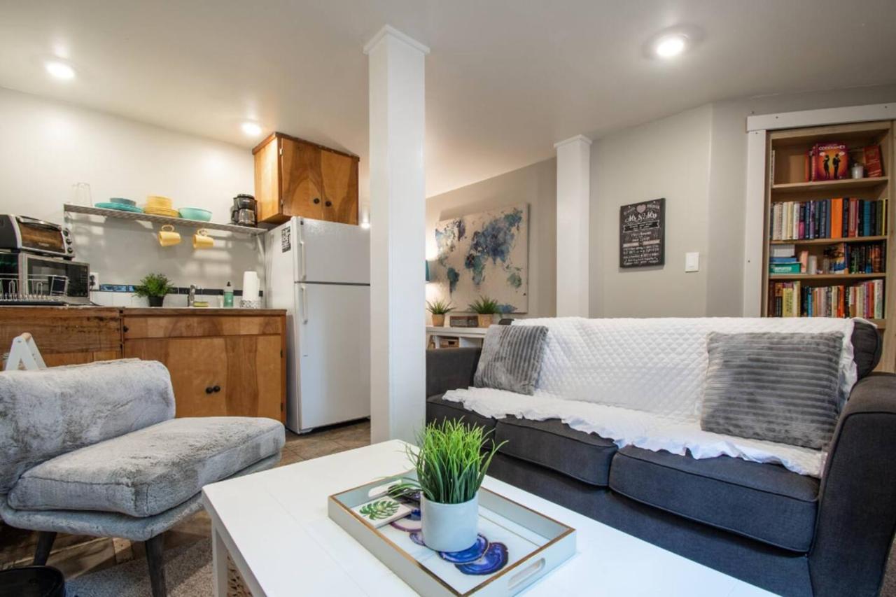 2 Bedroom Unit With 3 Beds And 3 Large Tvs Seattle
