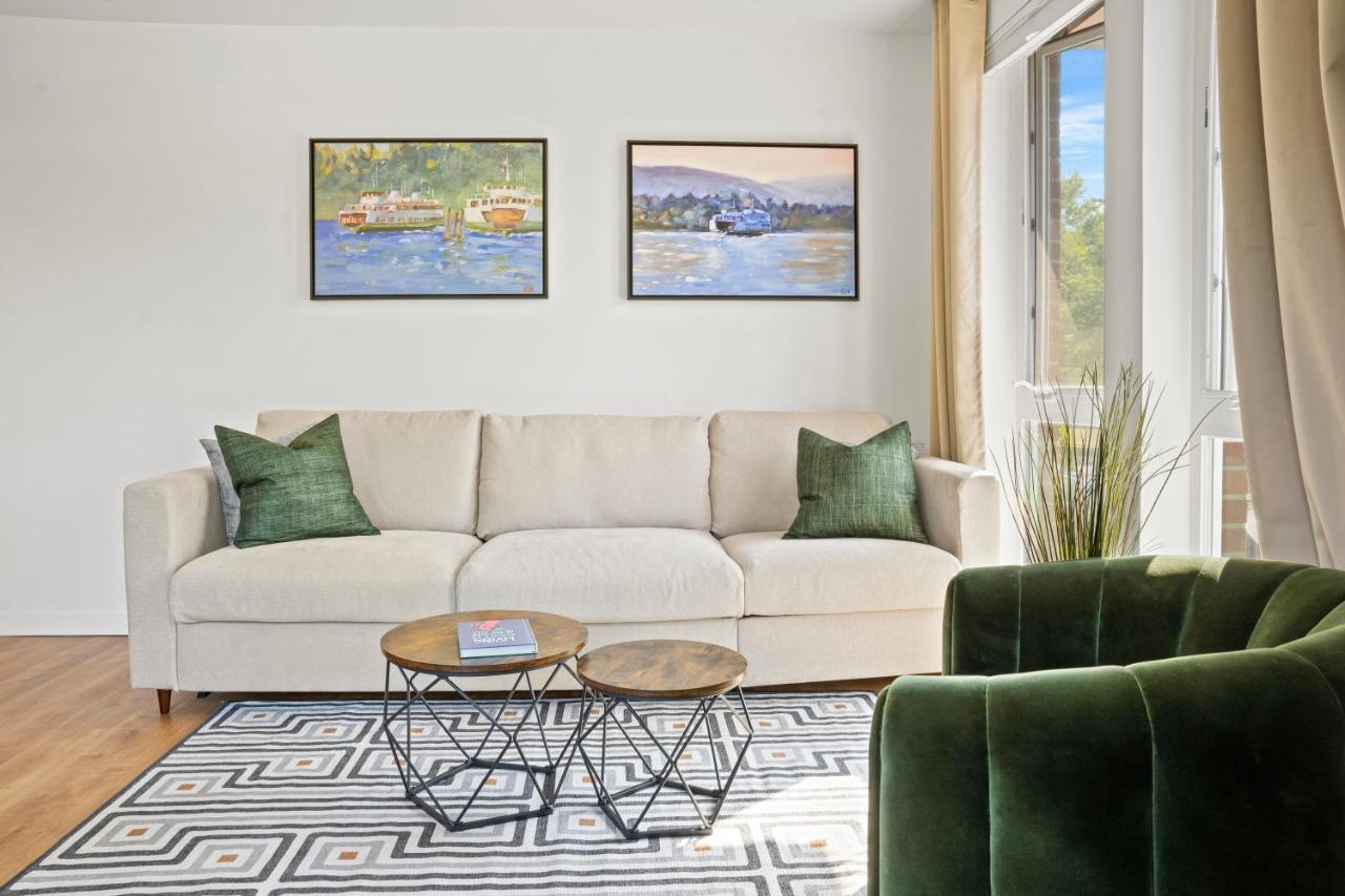 New Bright Capitol Hill Condo, Great Location Views * Seattle
