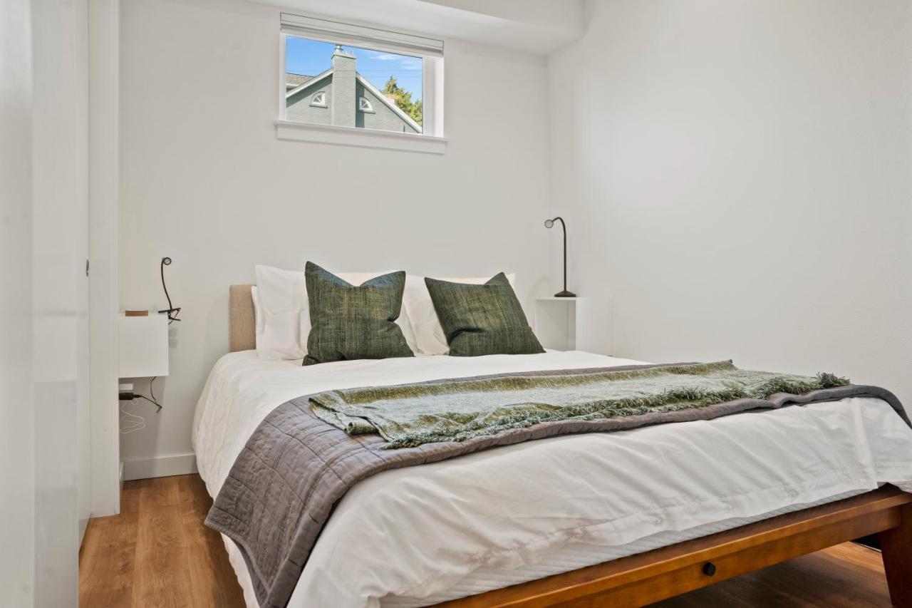 Apartment New Bright Capitol Hill Condo, Great Location Views Seattle