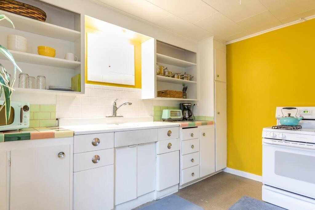 Apartment Large Funky 2 Or 3 Bedroom Unit In Prime Location Seattle