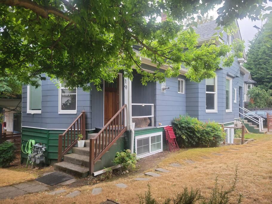 Apartment Large Funky 2 Or 3 Bedroom Unit In Prime Location *