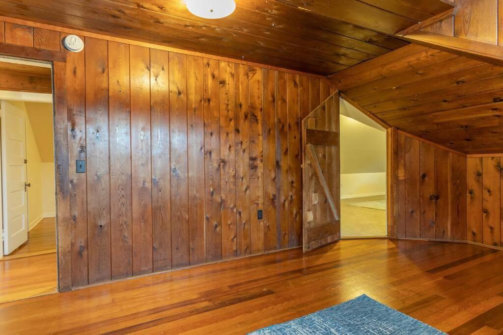Apartment Large Funky 2 Or 3 Bedroom Unit In Prime Location