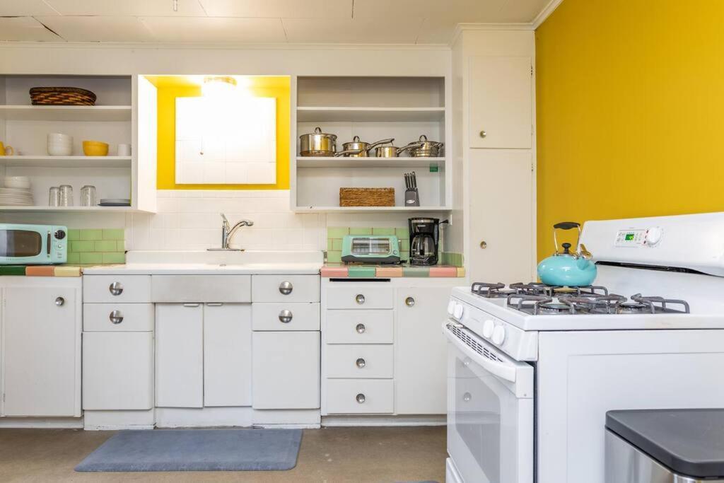 Apartment Large Funky 2 Or 3 Bedroom Unit In Prime Location