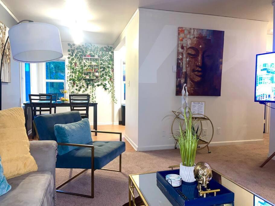 Apartment The Golden Serene - Uniquely Furnished Near Lake Washington - Free Parking & Wifi *