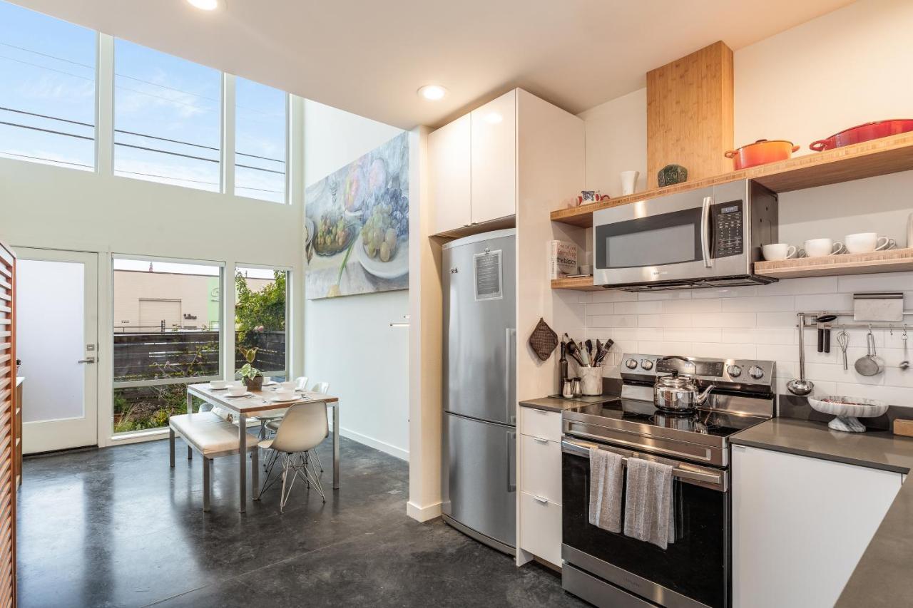 Holiday home 2br 2ba The Ballard Modish, Location With Rooftop View Seattle