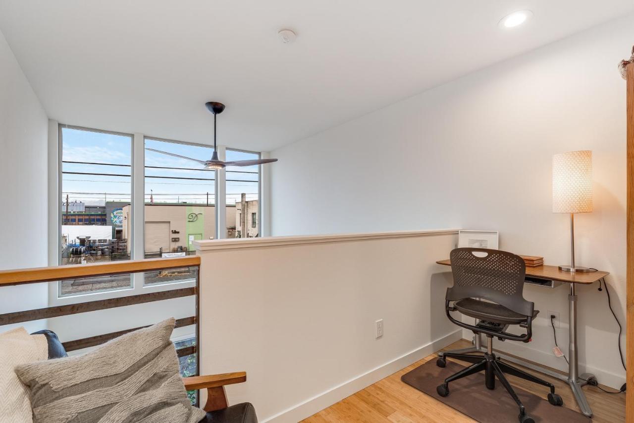 2br 2ba The Ballard Modish, Location With Rooftop View *