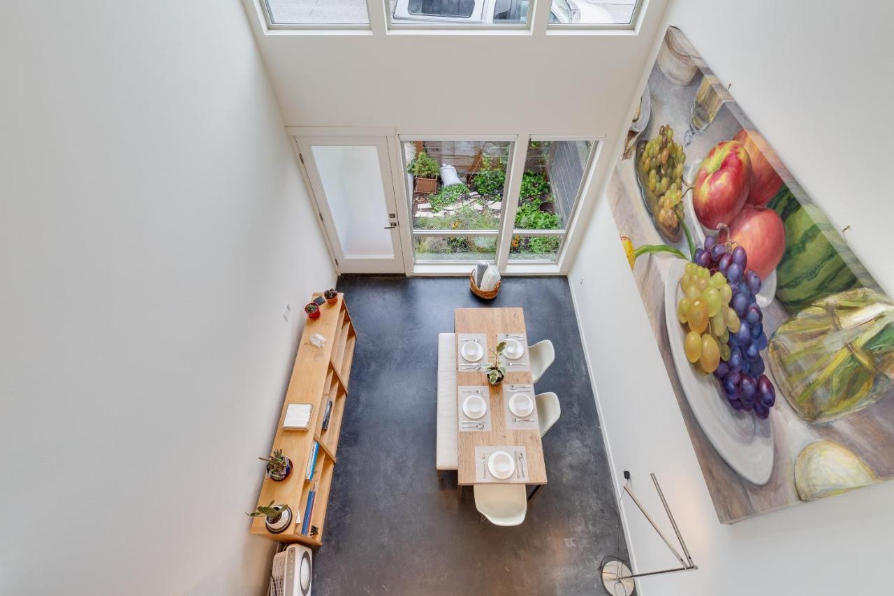 Holiday home 2br 2ba The Ballard Modish, Location With Rooftop View