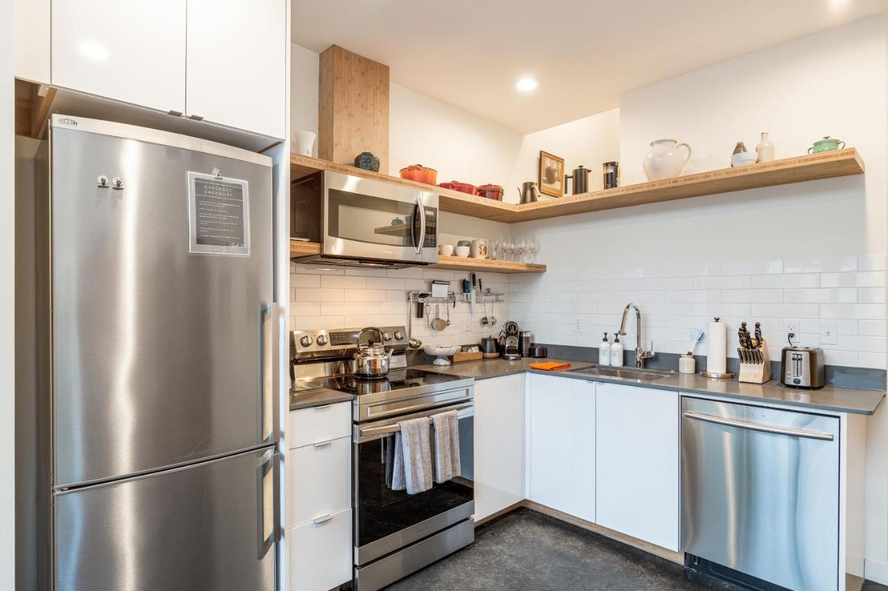 2br 2ba The Ballard Modish, Location With Rooftop View Holiday home *