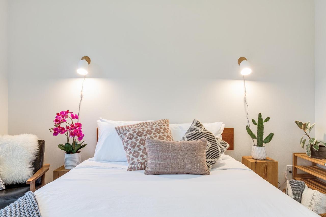 Holiday home 2br 2ba The Ballard Modish, Location With Rooftop View Seattle
