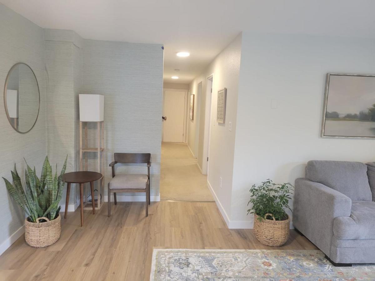 Fresh Floor W/ Balcony Seattle