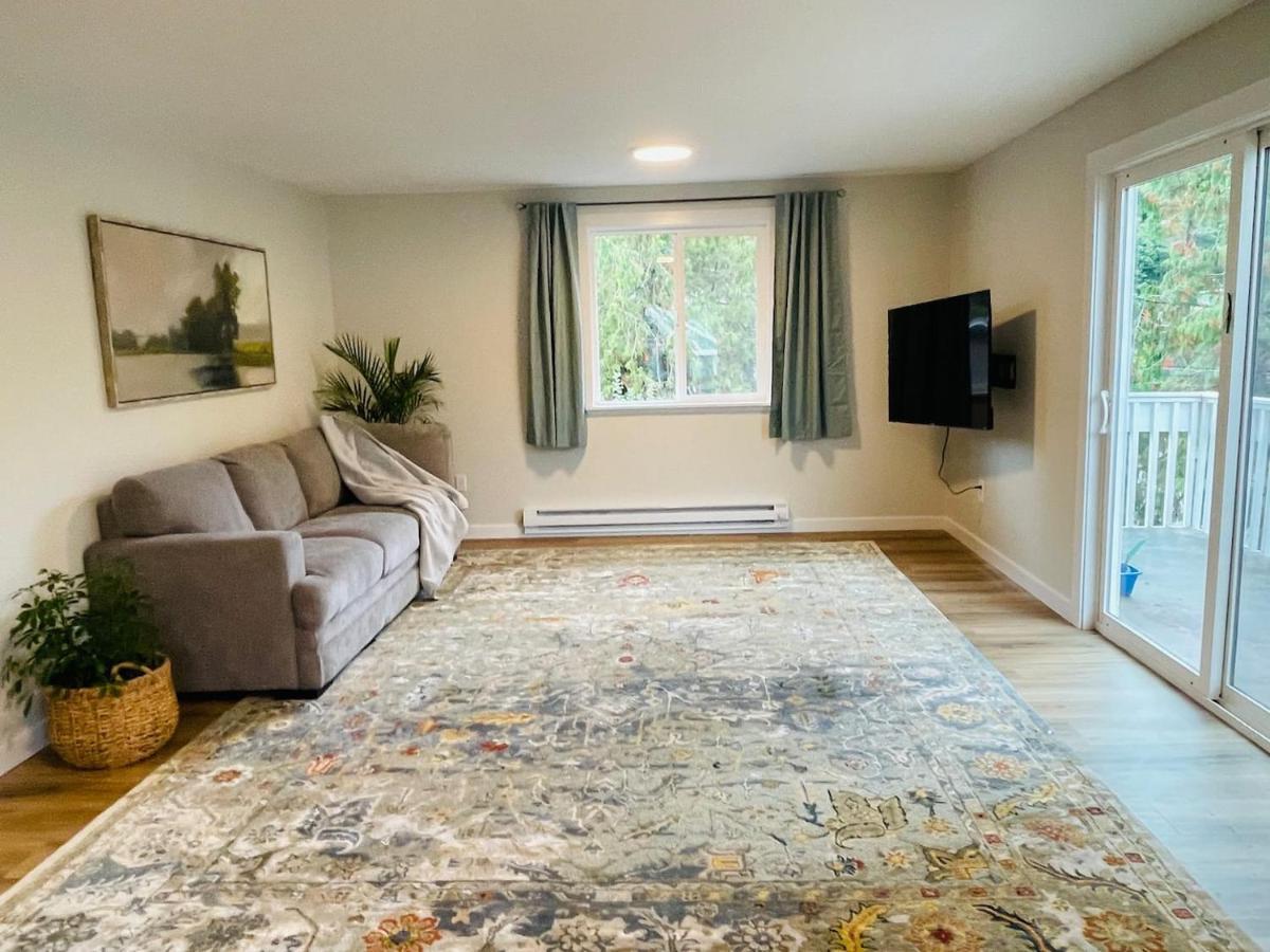 Fresh Floor W/ Balcony *