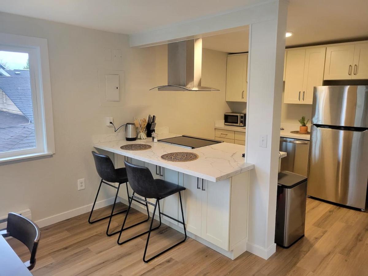 Fresh Floor W/ Balcony Apartment