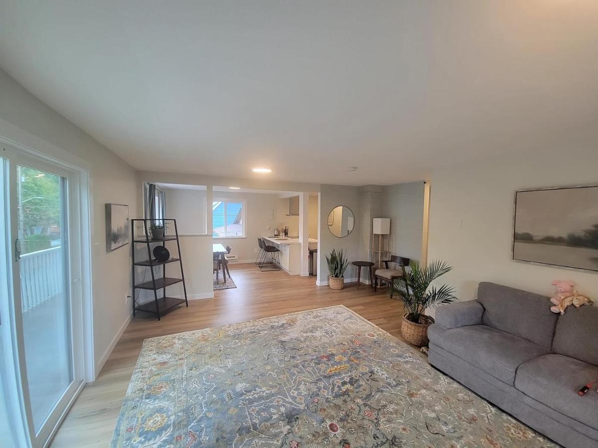 Fresh Floor W/ Balcony Apartment