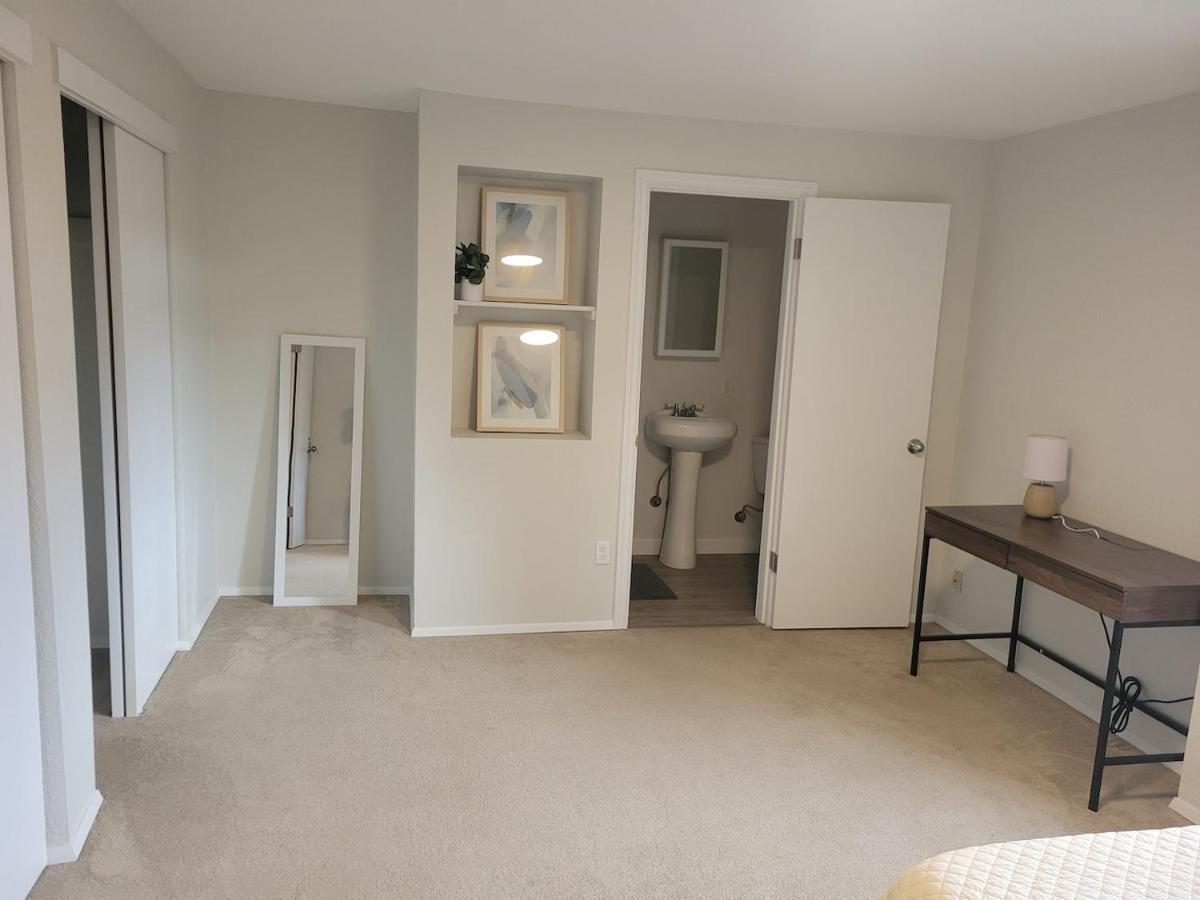 Apartment Fresh Floor W/ Balcony Seattle