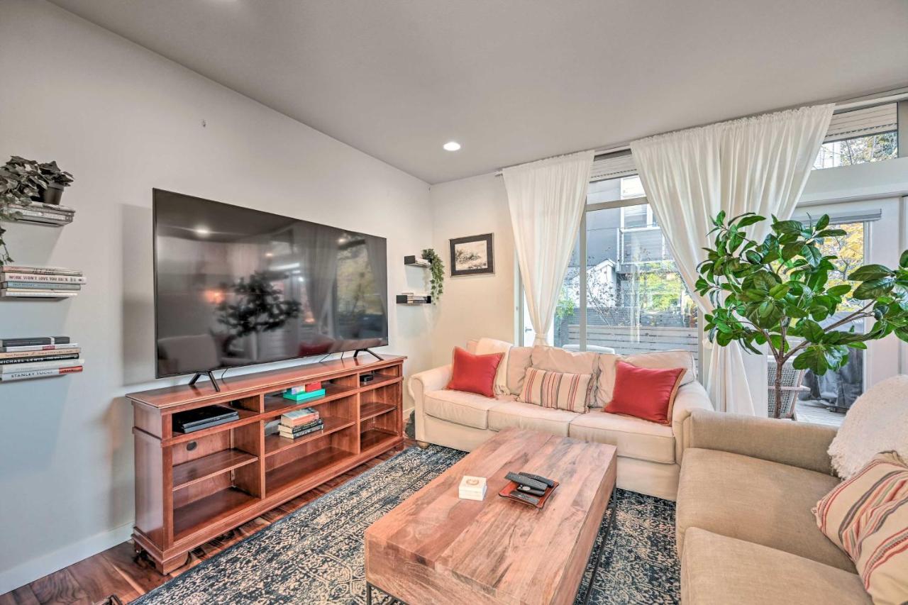 Sleek With Rooftop Patio And Views! Holiday home *