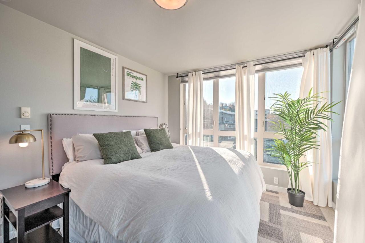 Sleek With Rooftop Patio And Views! Seattle