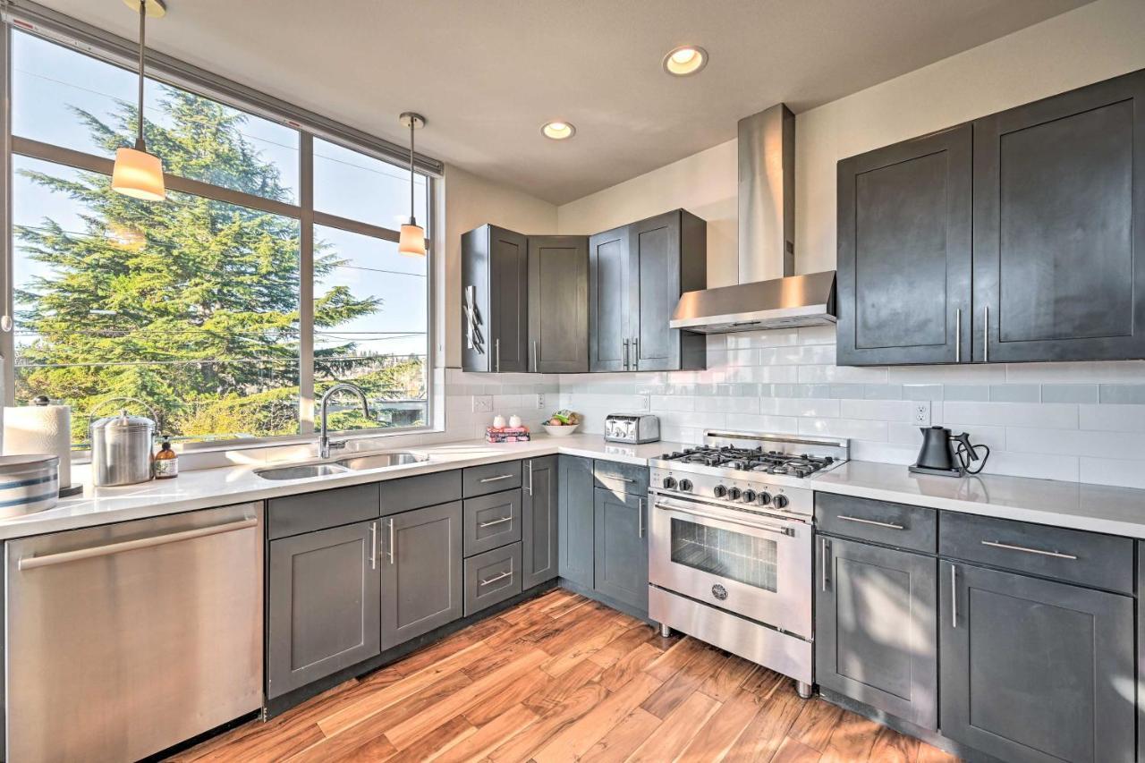 Sleek With Rooftop Patio And Views! Holiday home *