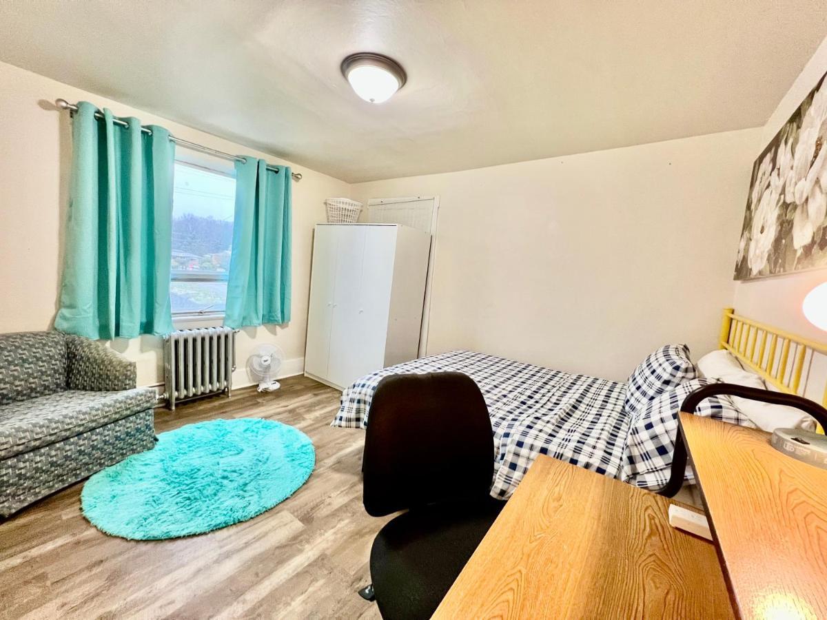 Homestay Private With Shared Bathroom Near Airport And Downtown
