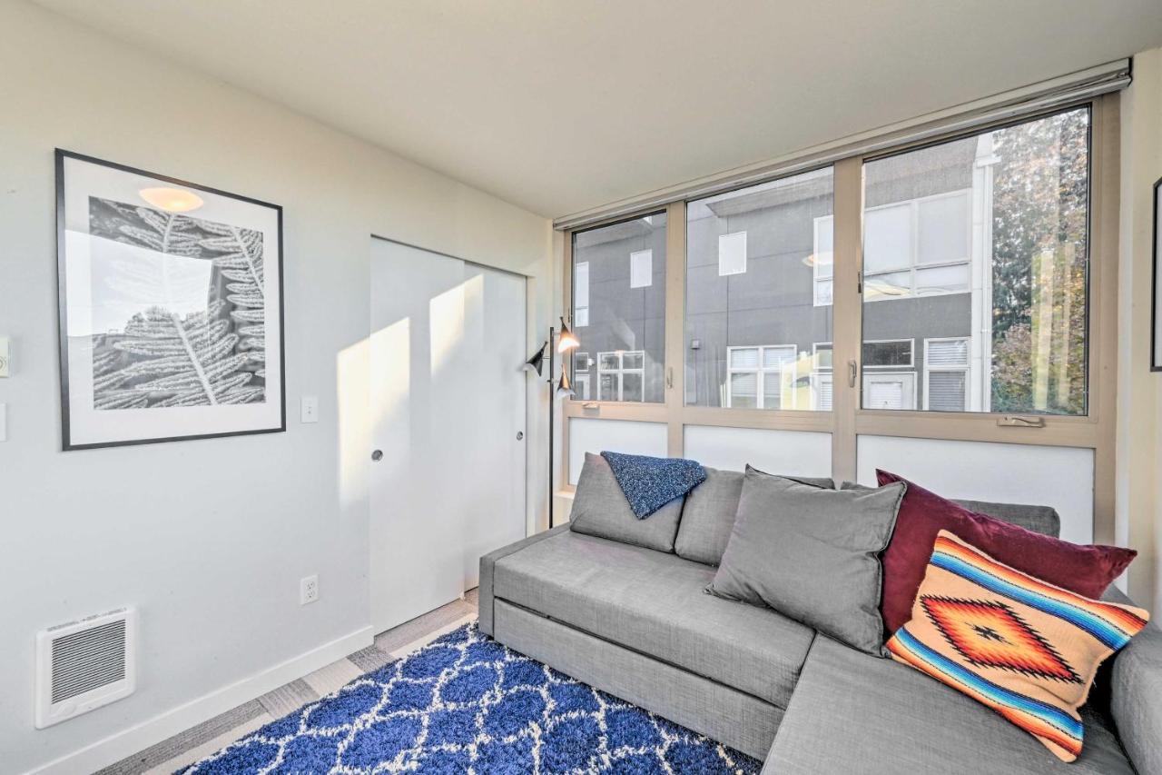 Sleek With Rooftop Patio And Views!