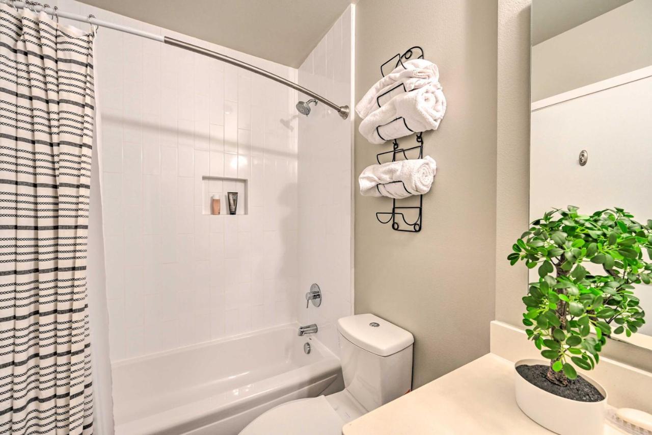 Sleek With Rooftop Patio And Views! Holiday home Seattle