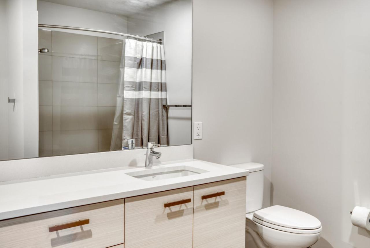 Downtown 2br W Gym Wd Bbq Nr Dining Shops Sea-406