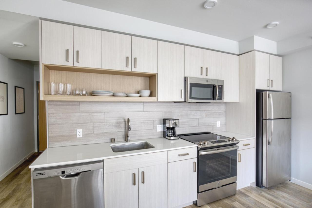 S Union 1br W Gym Wd Space Needle View Sea-169 Apartment