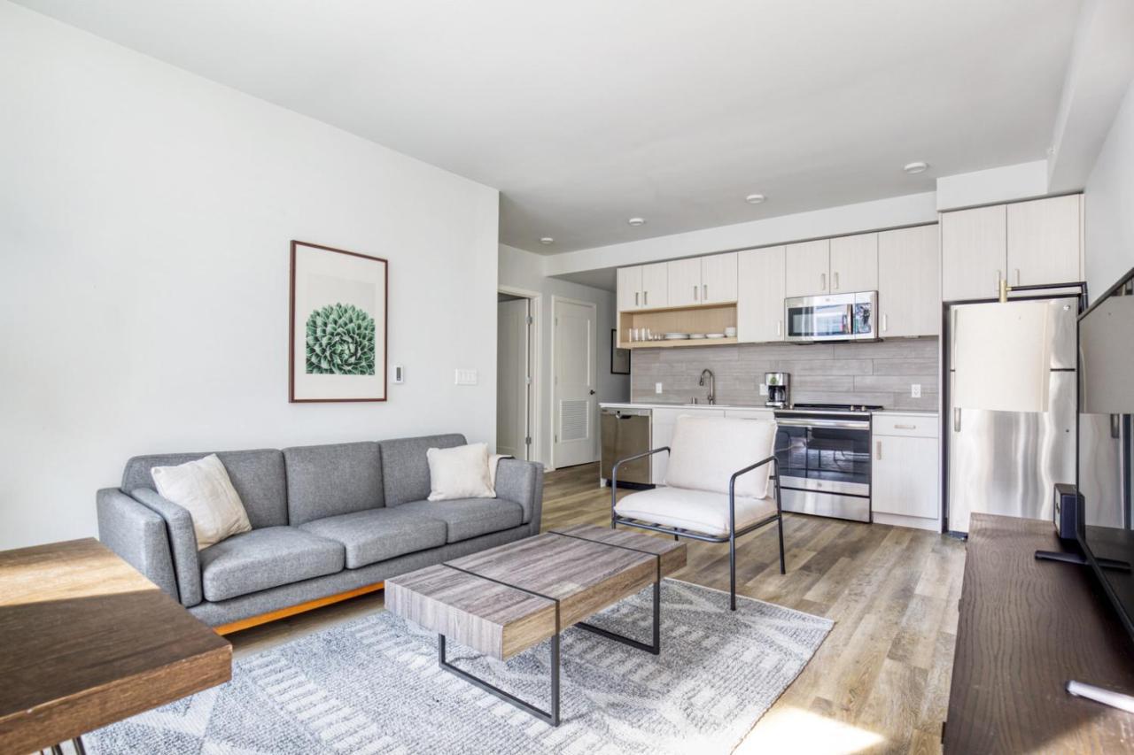 S Union 1br W Gym Wd Space Needle View Sea-169 *