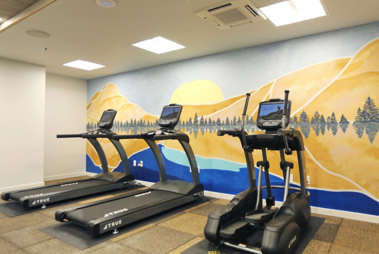 S Union 1br W Gym Wd Space Needle View Sea-169 Seattle