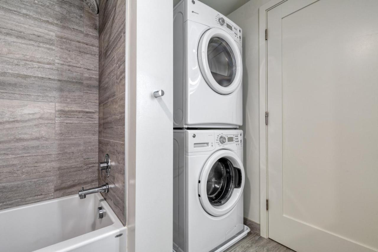 Downtown 1br W Gym Roof Wd Nr Pike Pl Mkt Sea-239 *