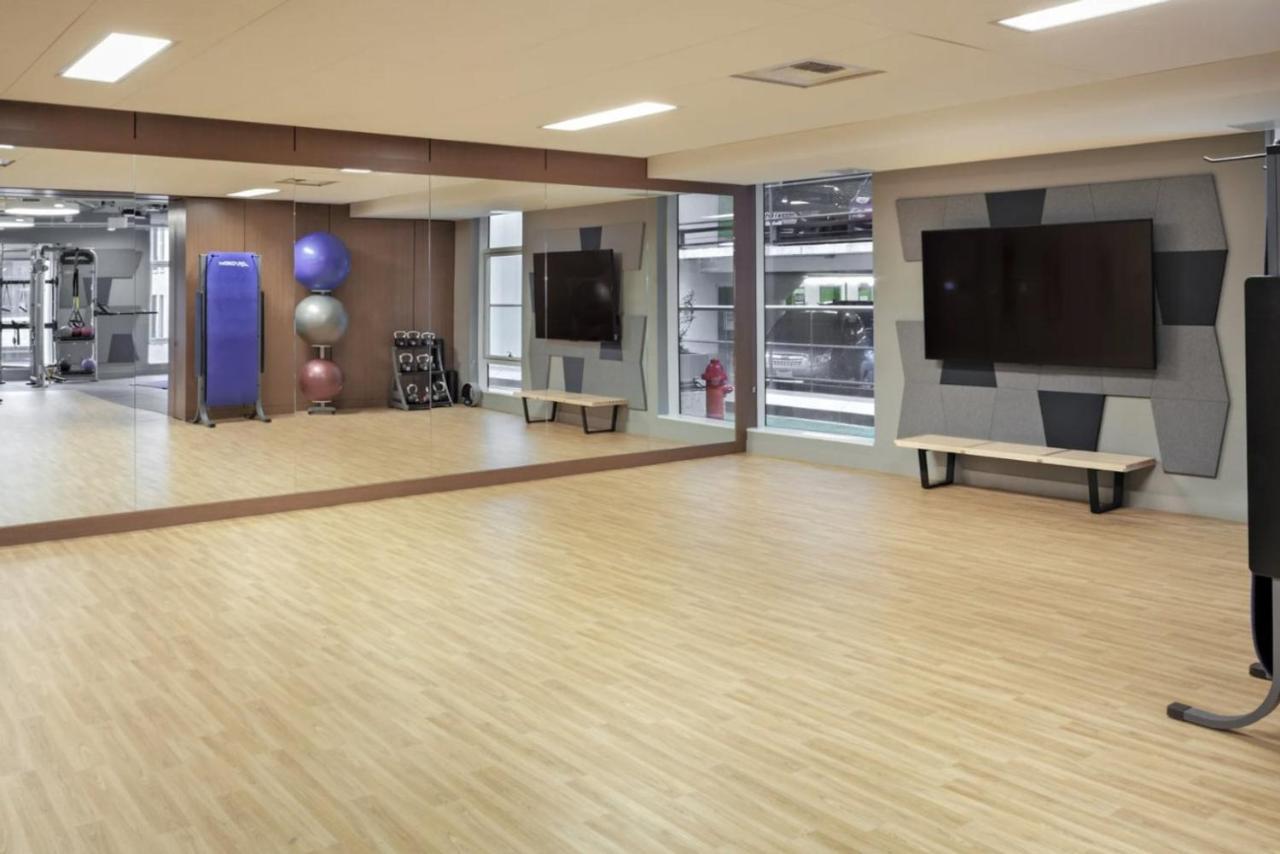 Downtown 1br W Gym Roof Wd Nr Pike Pl Mkt Sea-239 Apartment *