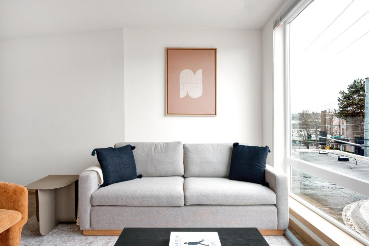 Wallingford 2br W Wd Roof Lounge Nr 99 I-5 Sea-311