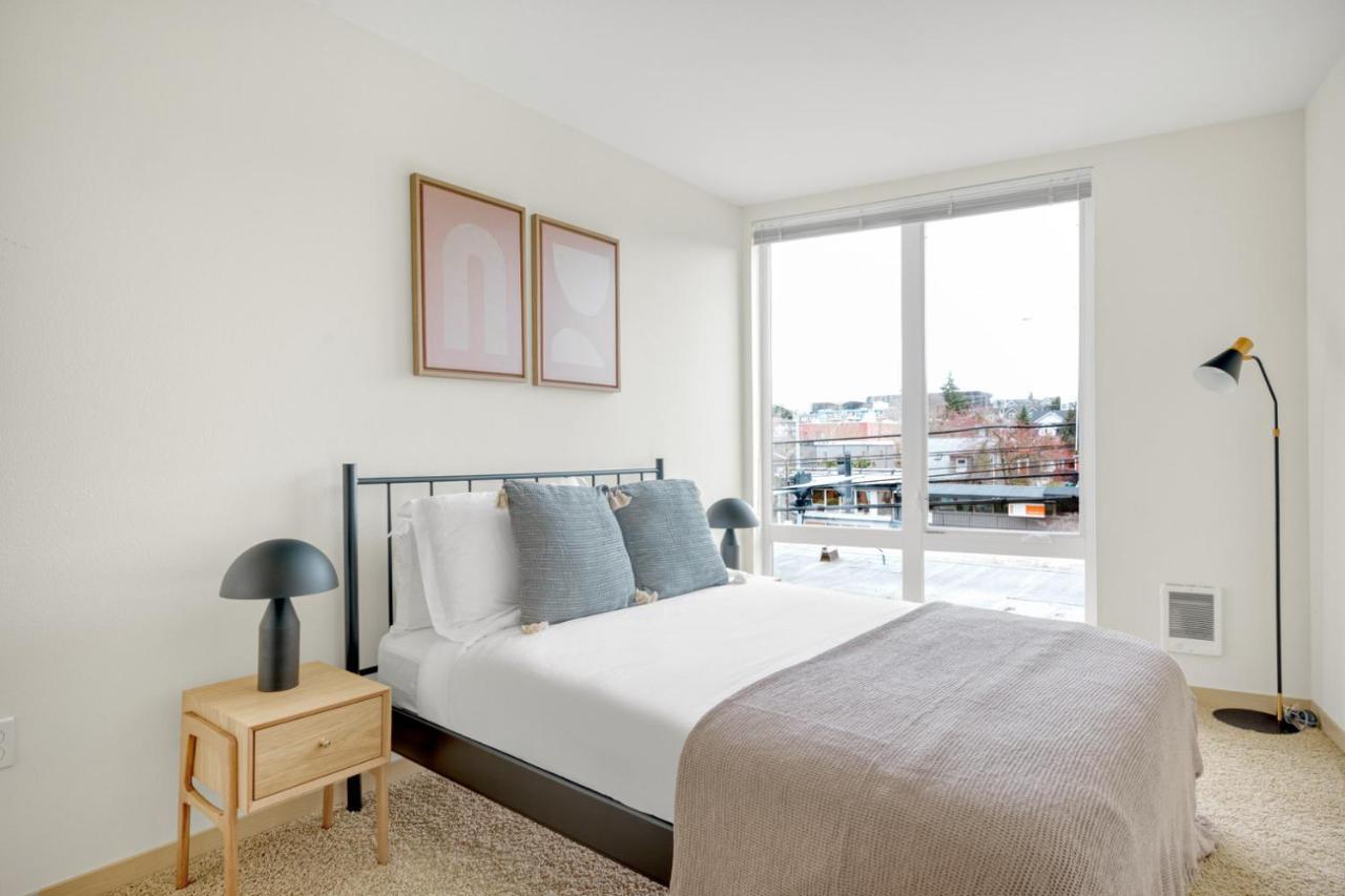 Wallingford 2br W Wd Roof Lounge Nr 99 I-5 Sea-311