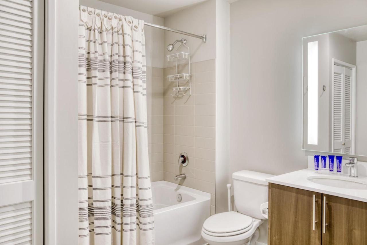 Downtown 1br W Gym Wd Bbq Nr Nightlife Sea-366 *
