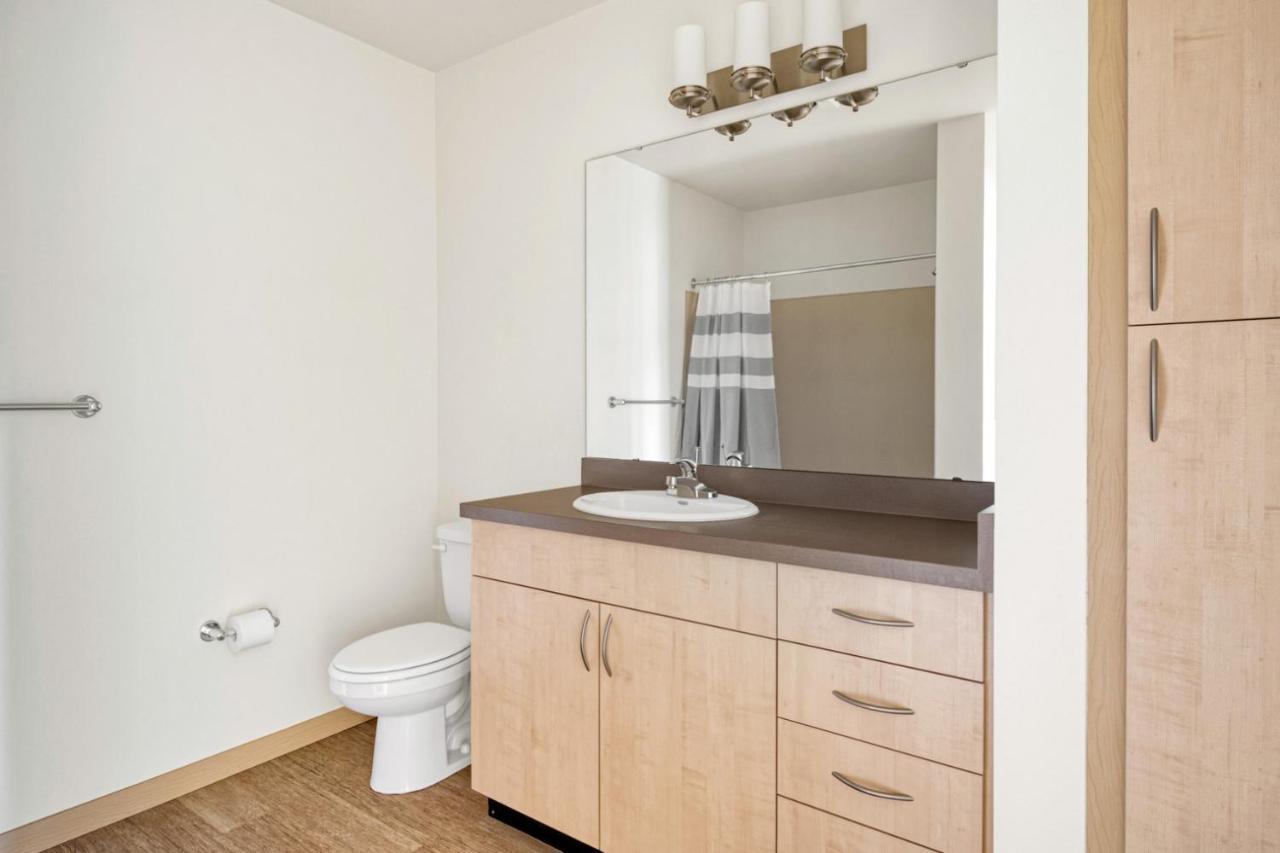 Wallingford 2br W Wd Roof Lounge Nr 99 I-5 Sea-311 Apartment