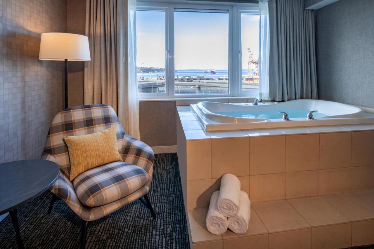 Silver Cloud - Stadium Seattle