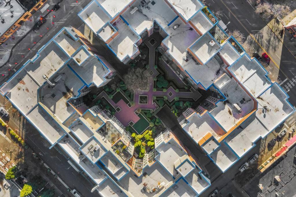 Corner Unit In The Middle Of It - 99 Walkscore Apartment Seattle