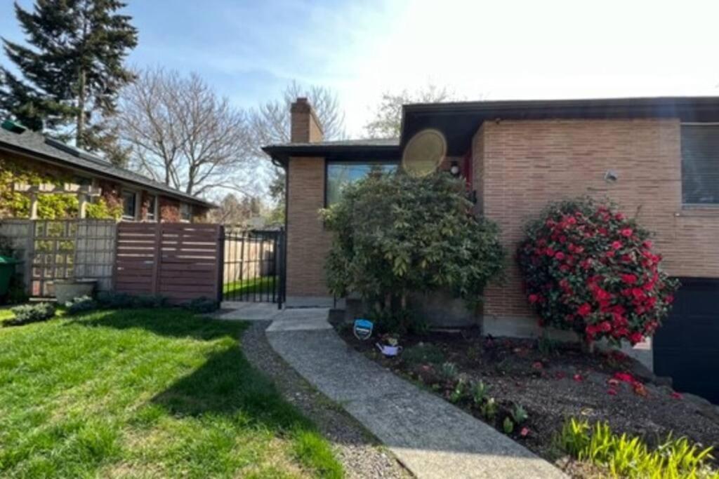 Lilac In Law, Picturesque Lower Unit *