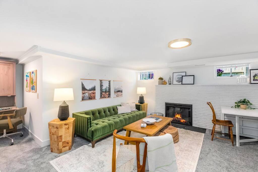 Lilac In Law, Picturesque Lower Unit Seattle