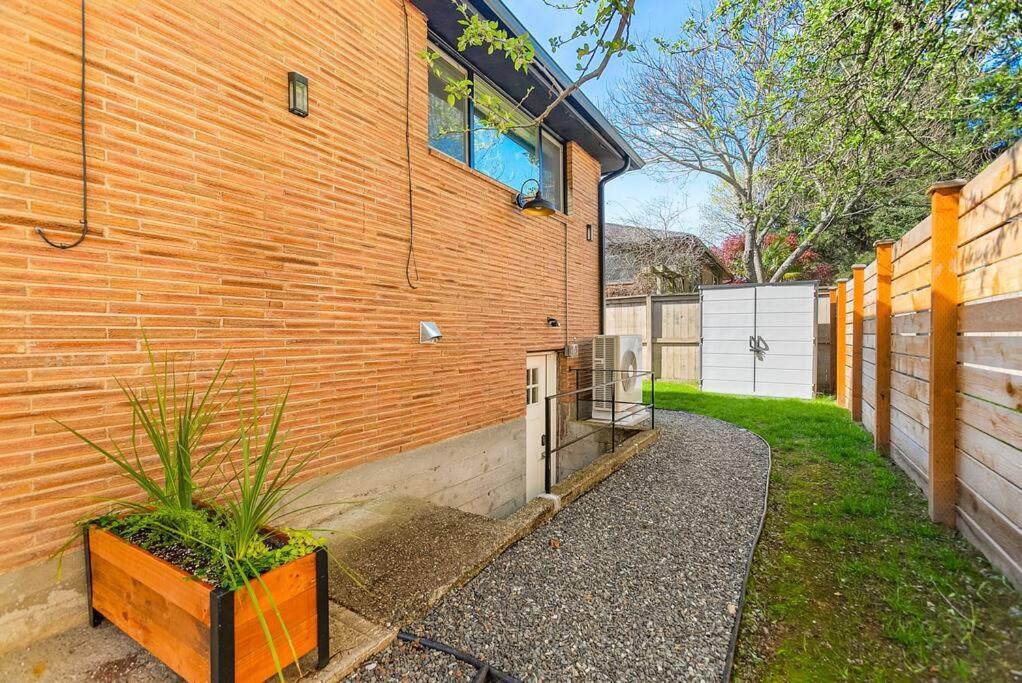 Apartment Lilac In Law, Picturesque Lower Unit