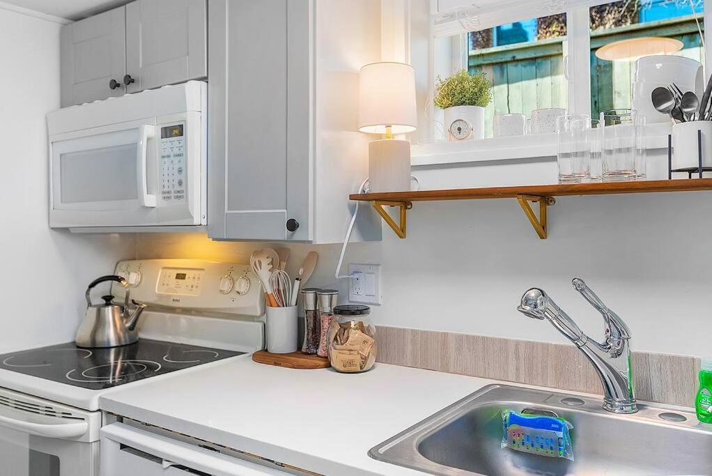 Lilac In Law, Picturesque Lower Unit Seattle