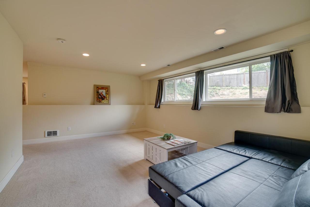 Airy About 7 Mi To Downtown! Apartment Seattle
