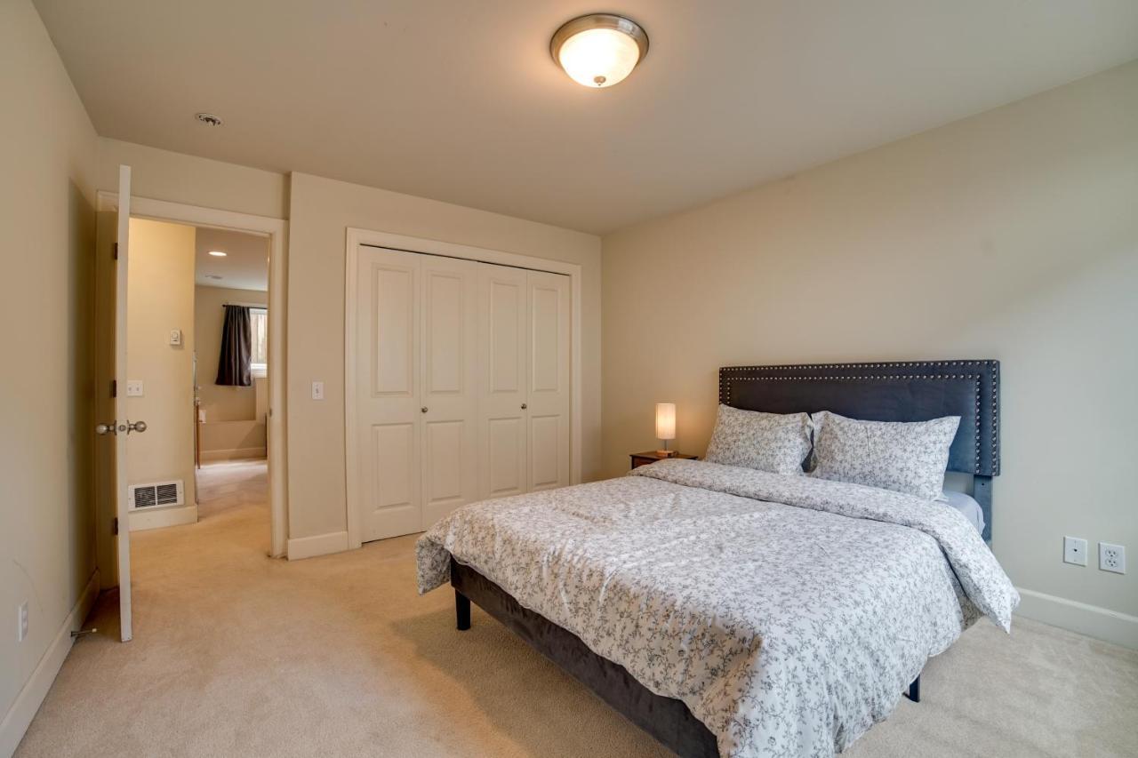 Airy About 7 Mi To Downtown! Apartment *