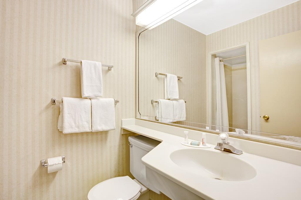 Hotel Travelodge By Wyndham By The Space Needle 2*