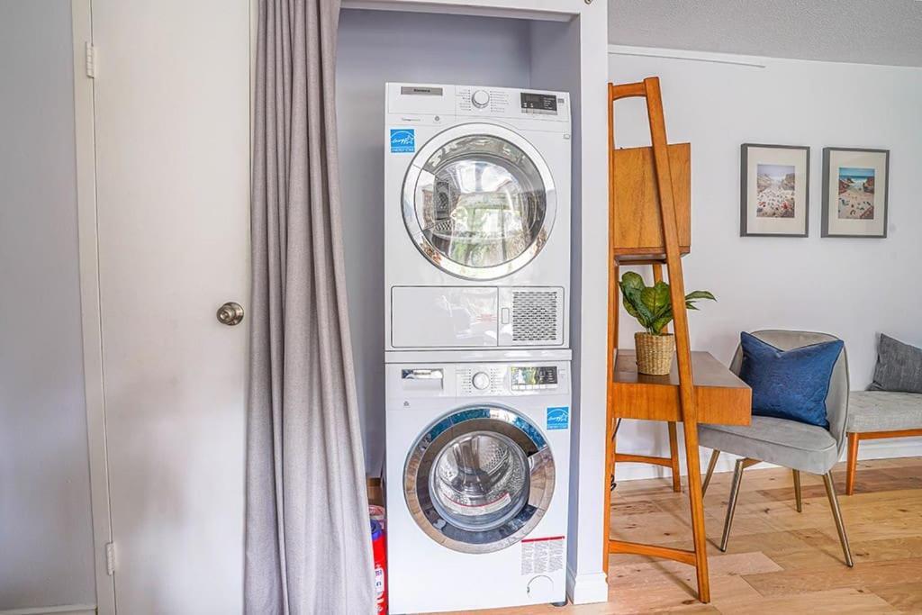 Tranquil 2br Downtown Condo, Parking, King Bed Apartment Seattle