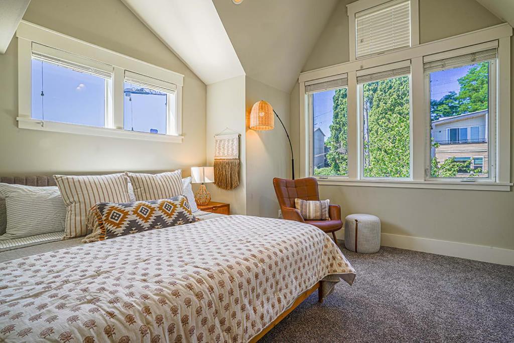 Holiday home Exquisite Townhome With Spacious Loft And Gourmet Kitchen *