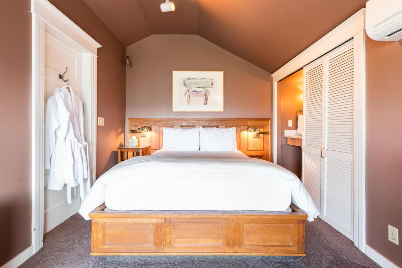 Gaslight Inn 3*
