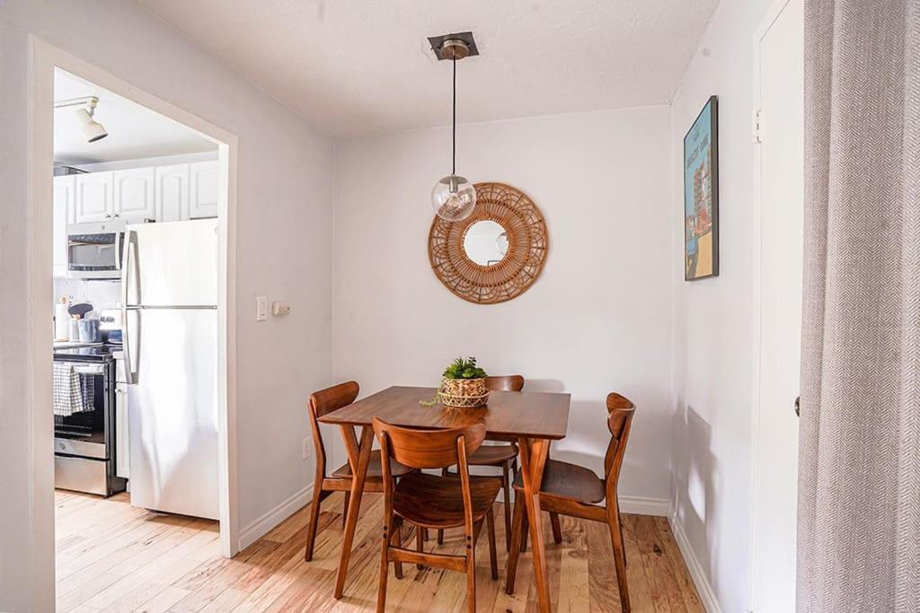 Tranquil 2br Downtown Condo, Parking, King Bed *