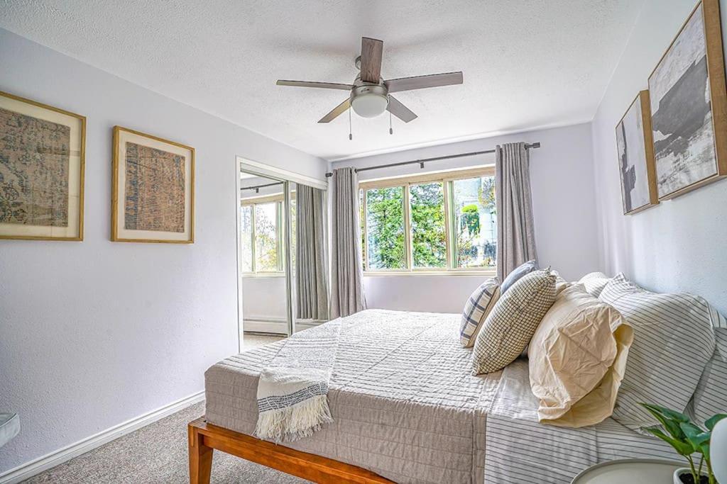 Tranquil 2br Downtown Condo, Parking, King Bed Apartment *