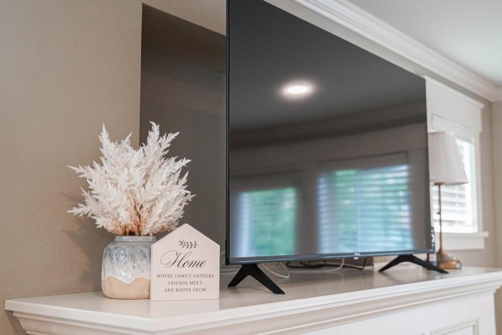 Exquisite Townhome With Spacious Loft And Gourmet Kitchen Holiday home *