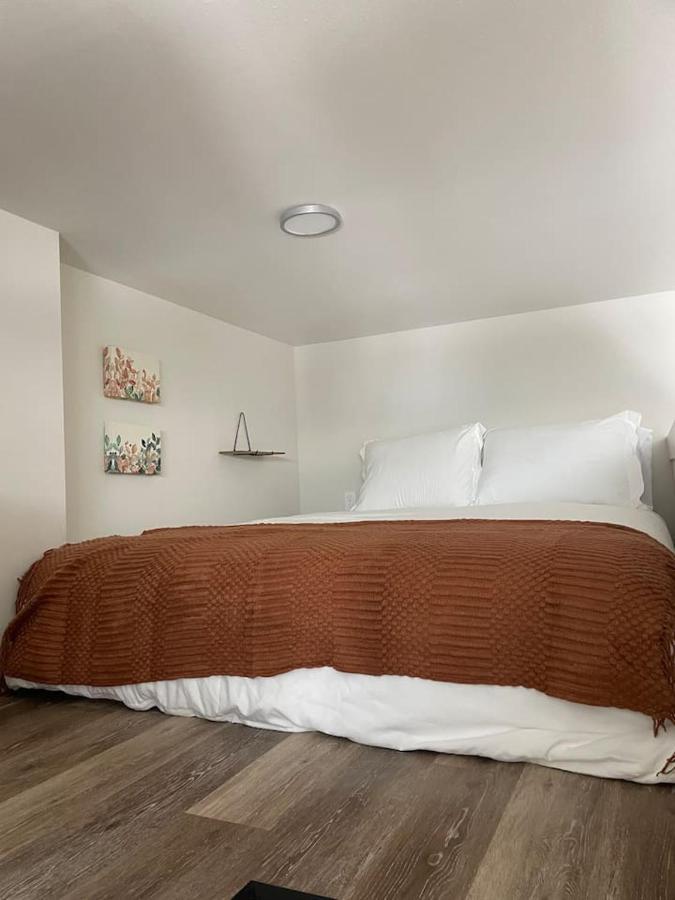Apartment Sleeping Uptown